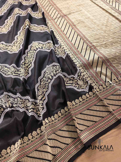 Jet Black Zig Zag Pure Katan Silk Kadwa Hand Weaved Banarasi Saree