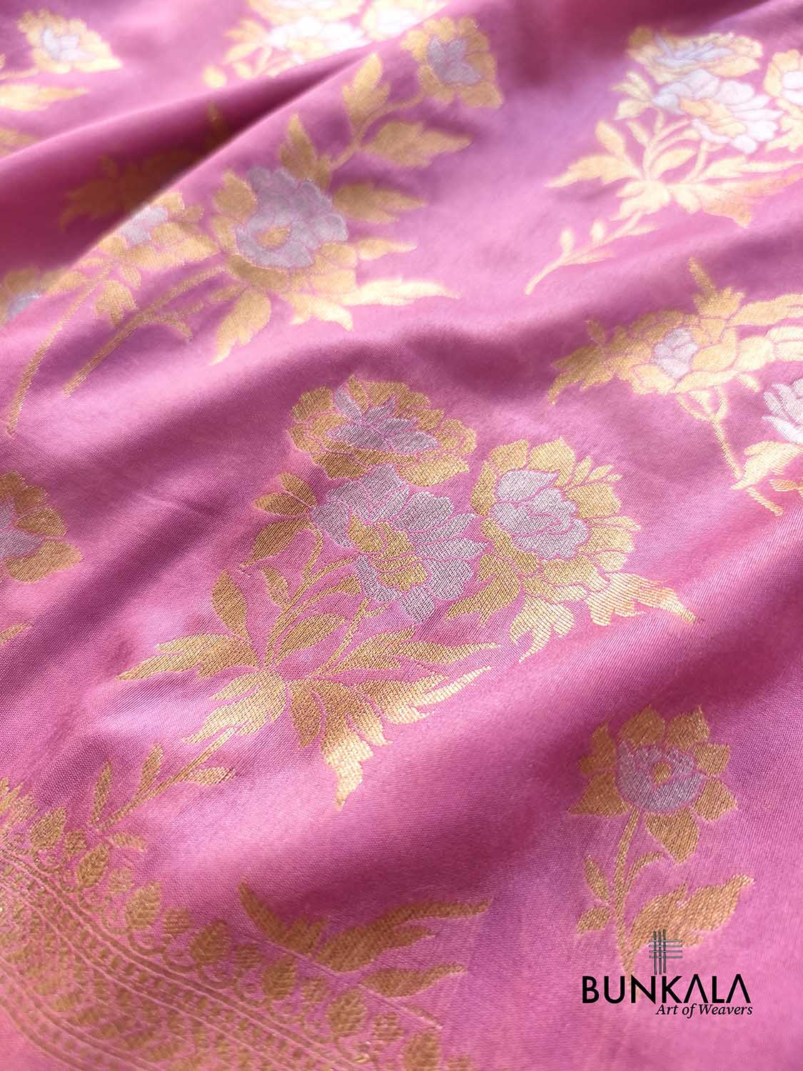 Dusty Rose Pink Flower Bunch Sona Rupa Weaved Banarasi Silk Saree