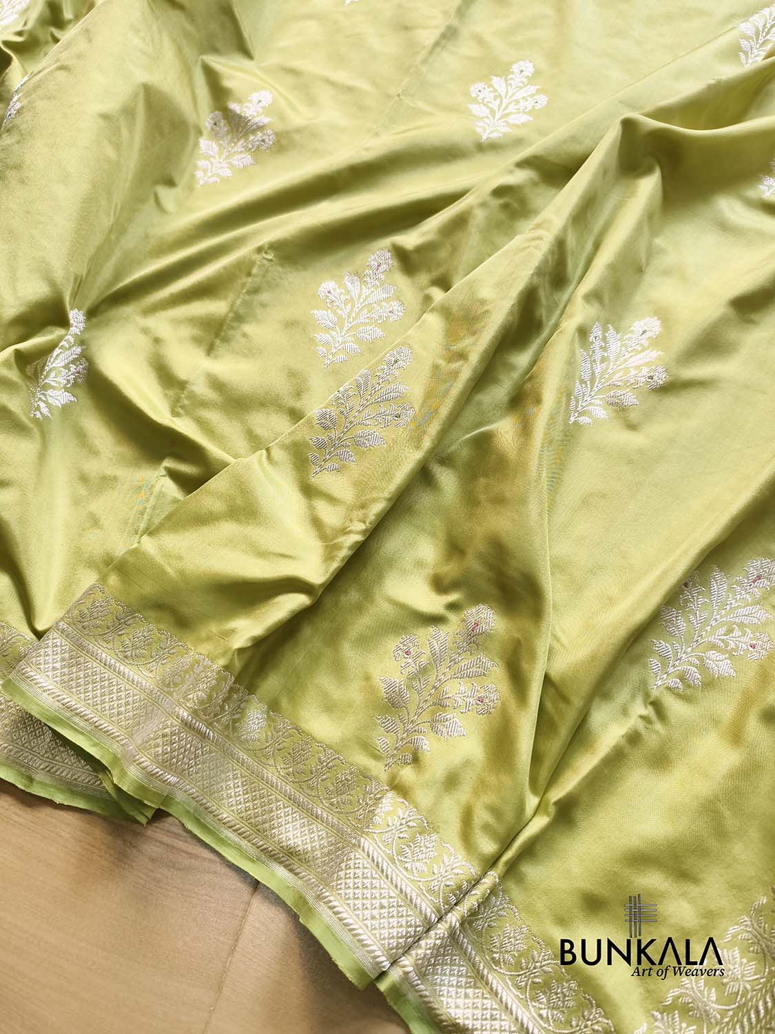 Lime Green Silver Zari Ektara Big Floral Buta Kadwa Handwoven Banarasi Pure Katan Silk Saree