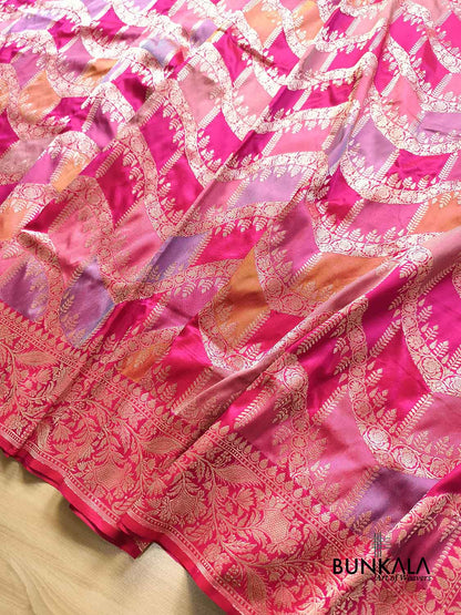 Rangkat Reddish Pink Chevron Mughal Jaal Border Kadwa Handweaved Banarasi Pure Katan Silk Saree