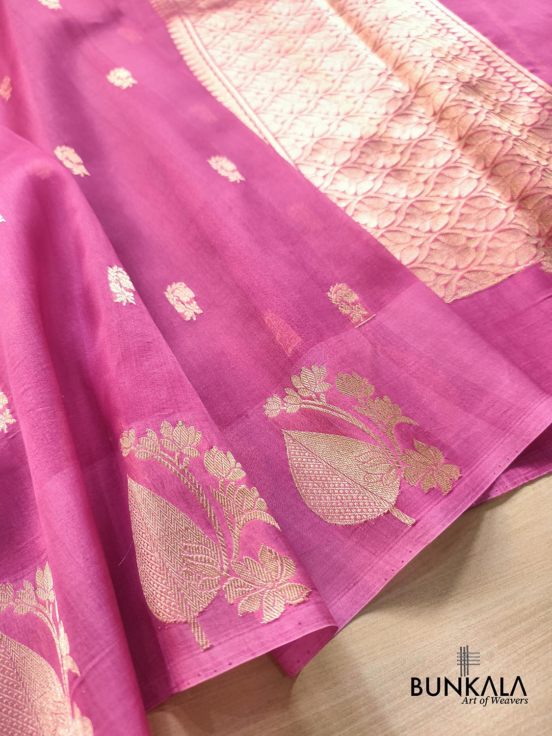Gazri Pink Sona Zari Buti Handloom Banarasi Pure Organza Silk Saree