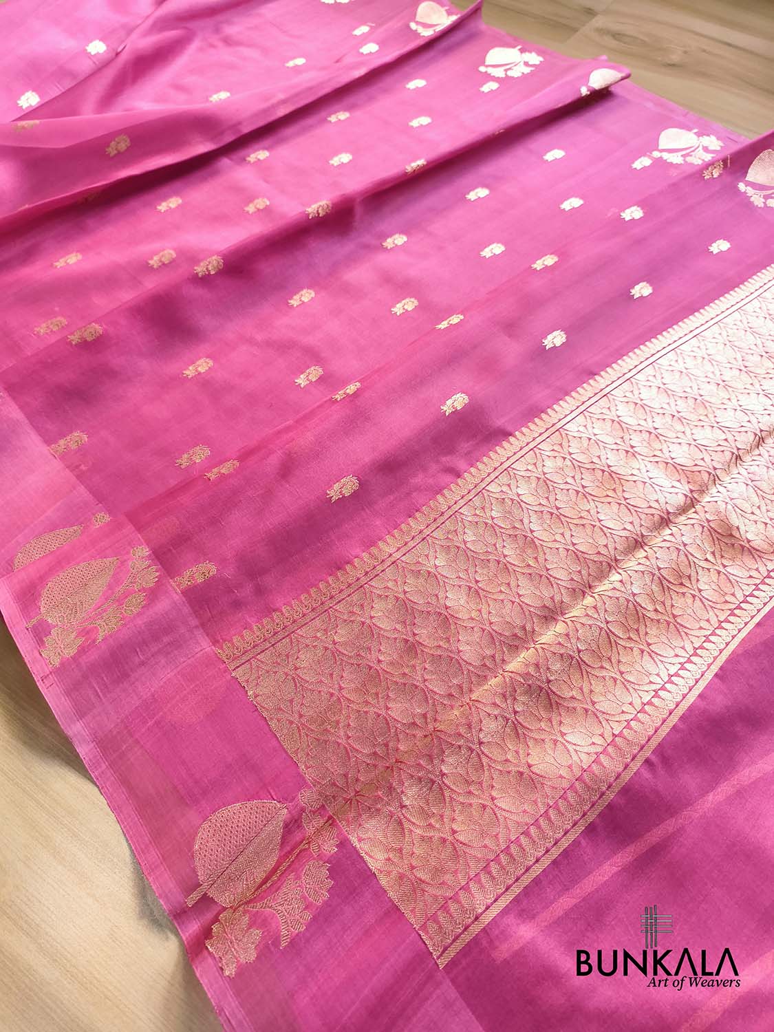 Gazri Pink Sona Zari Buti Handloom Banarasi Pure Organza Silk Saree
