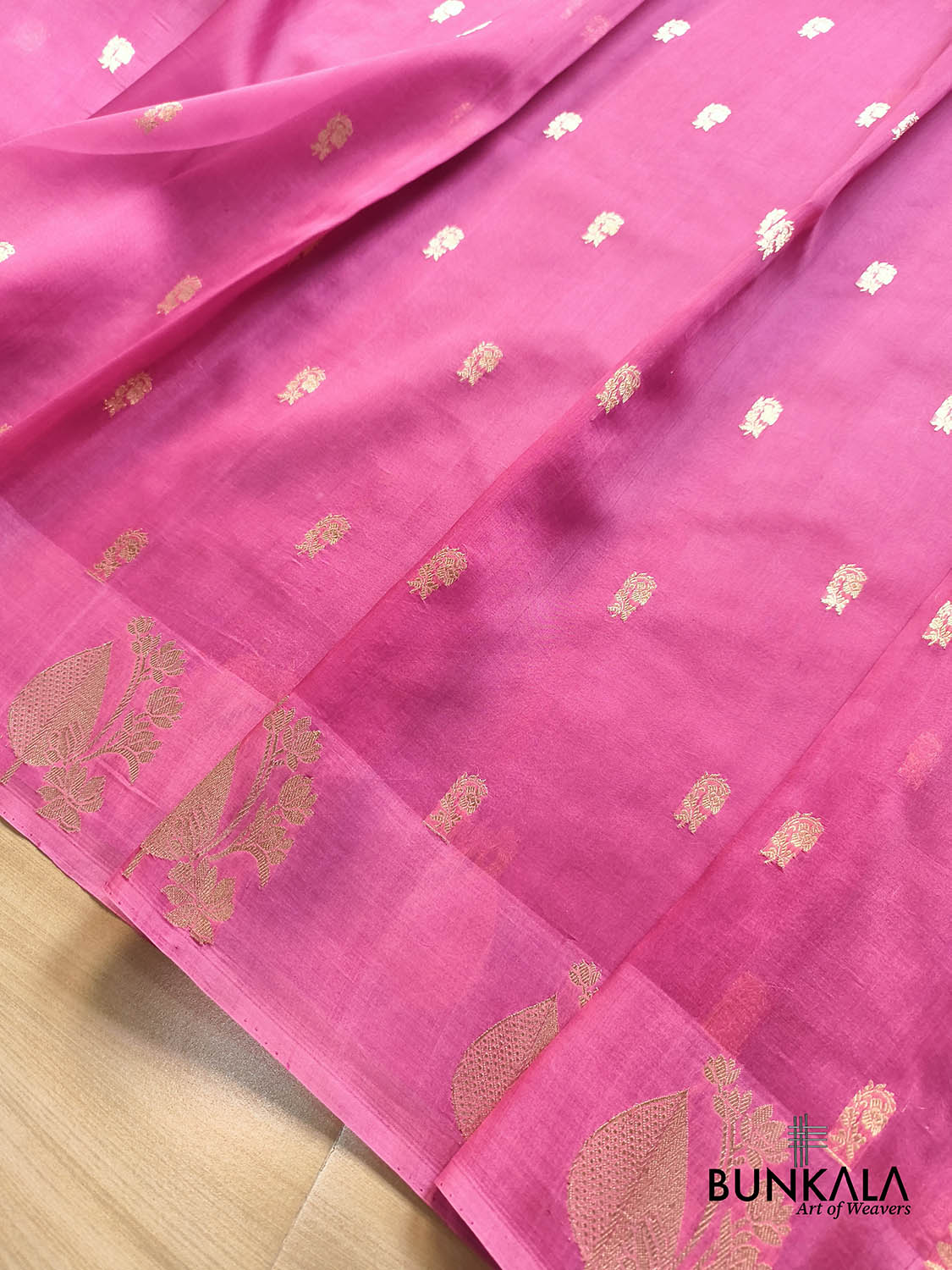 Gazri Pink Sona Zari Buti Handloom Banarasi Pure Organza Silk Saree