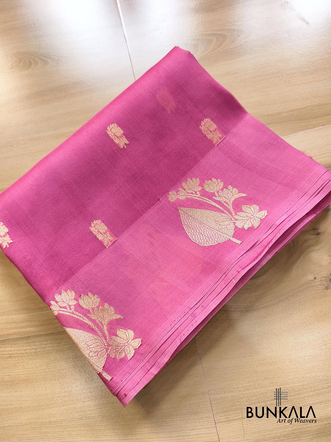 Gazri Pink Sona Zari Buti Handloom Banarasi Pure Organza Silk Saree