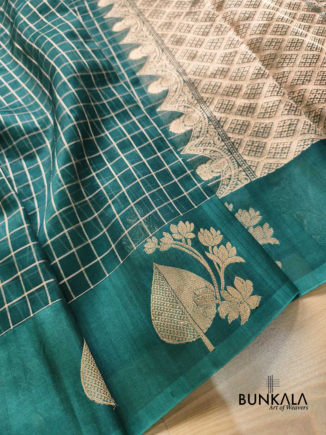 Bottle Green Big Checks Handloom Kadwa Border Banarasi Pure Organza Silk Saree