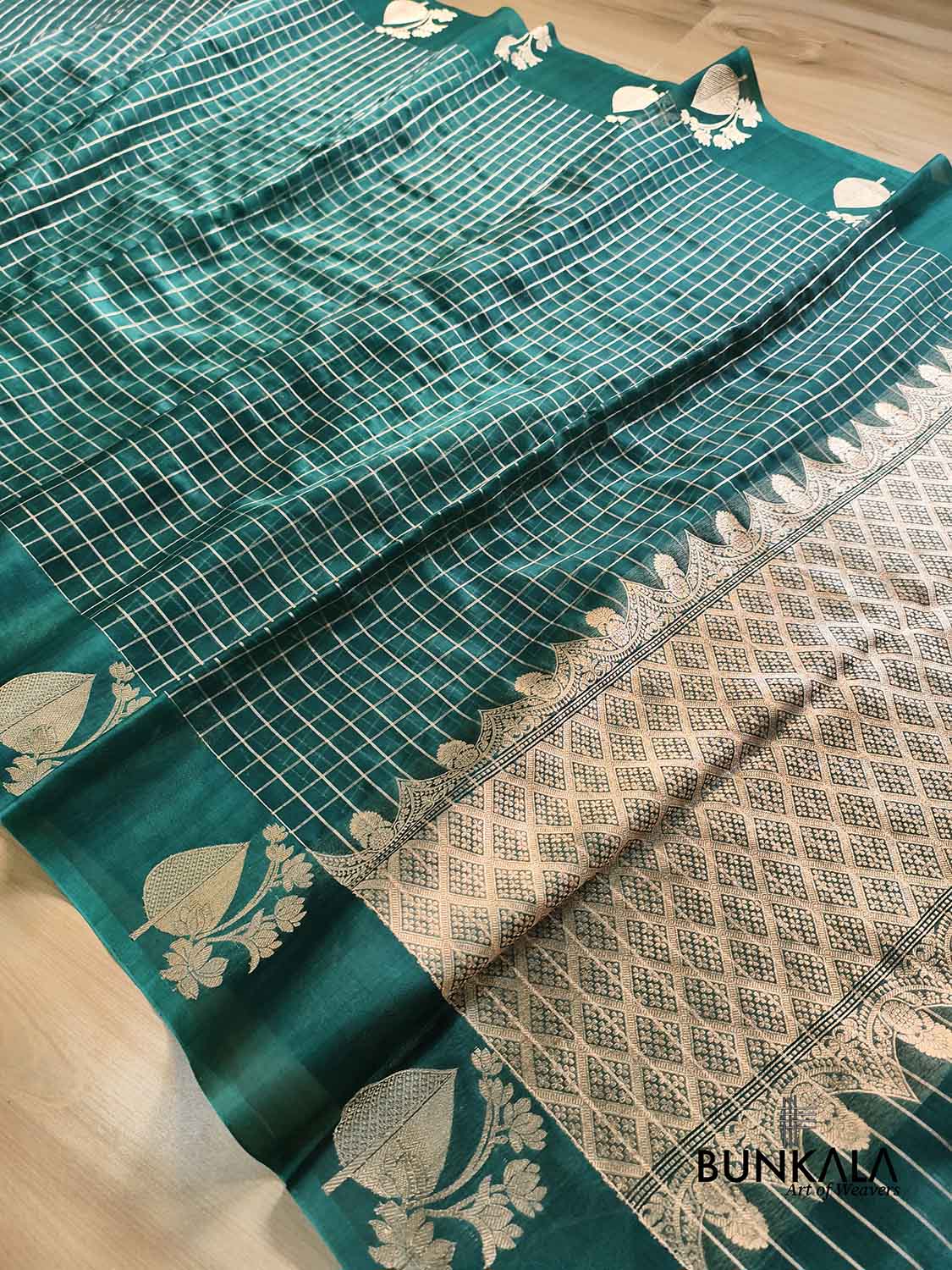 Bottle Green Big Checks Handloom Kadwa Border Banarasi Pure Organza Silk Saree