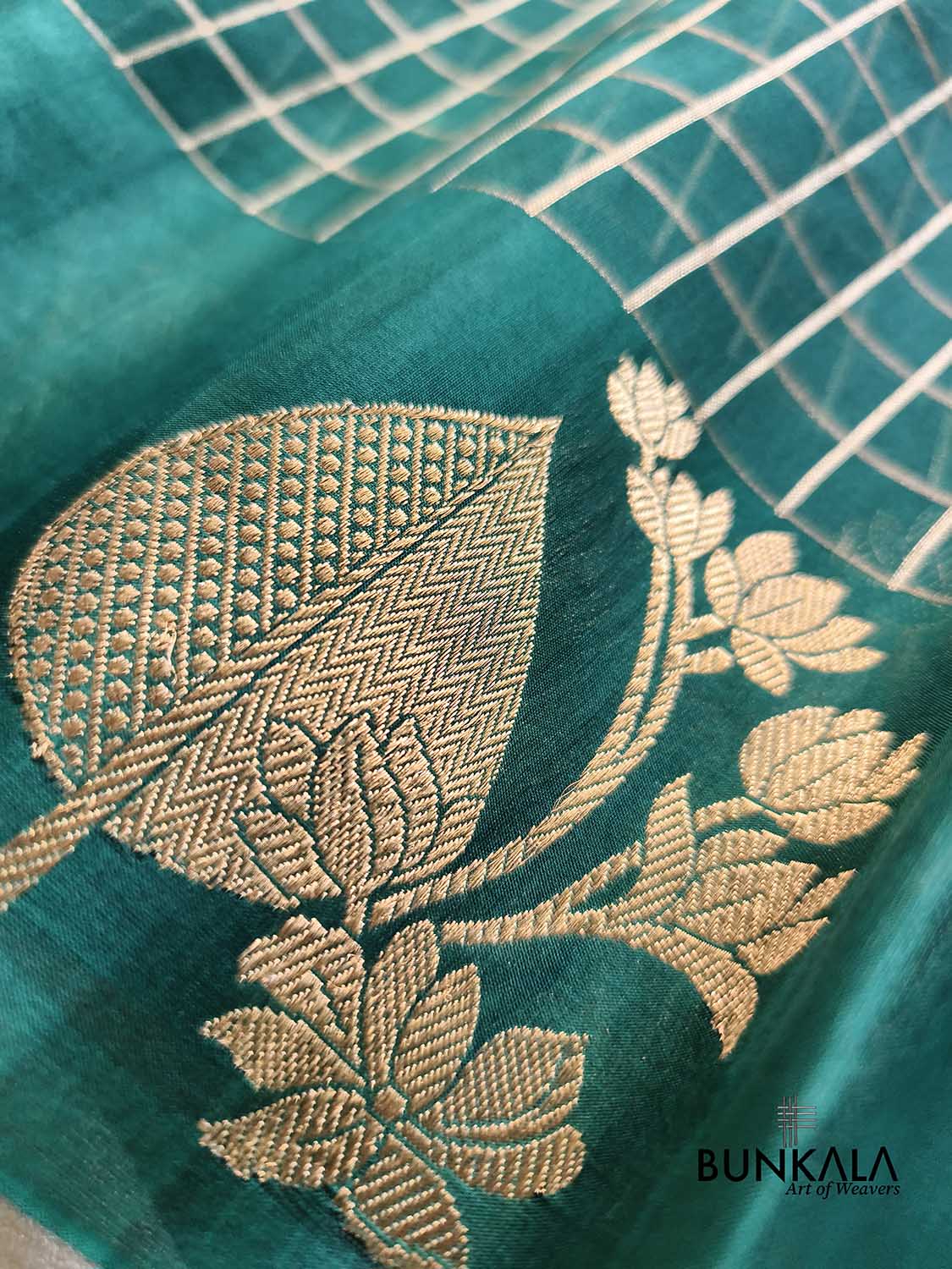 Bottle Green Big Checks Handloom Kadwa Border Banarasi Pure Organza Silk Saree