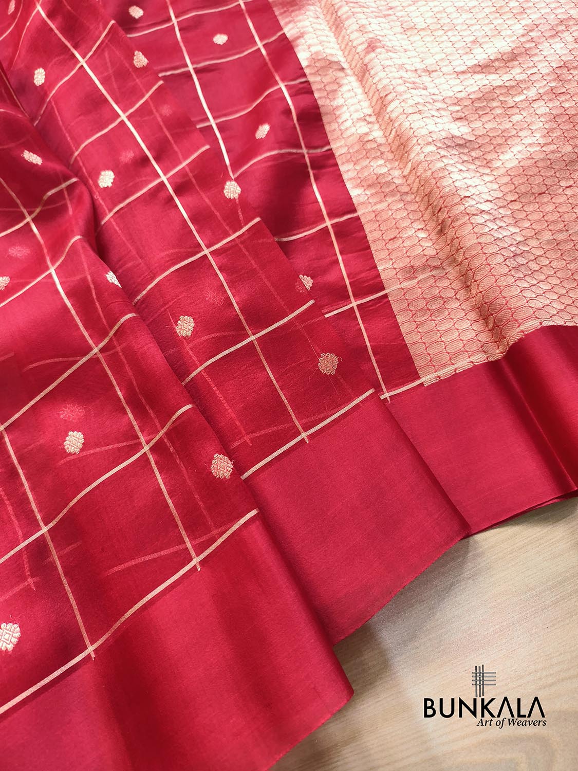 Blood Red Big Checks Handweaved Kadwa Buti Banarasi Pure Organza Silk Saree
