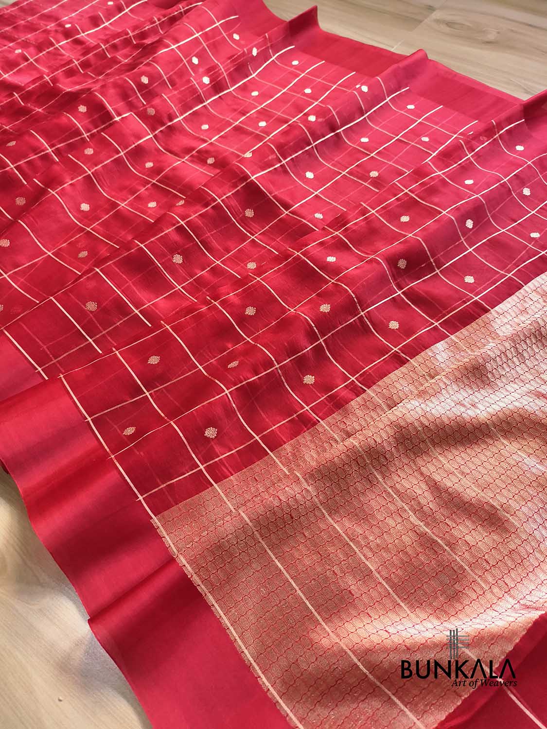 Blood Red Big Checks Handweaved Kadwa Buti Banarasi Pure Organza Silk Saree