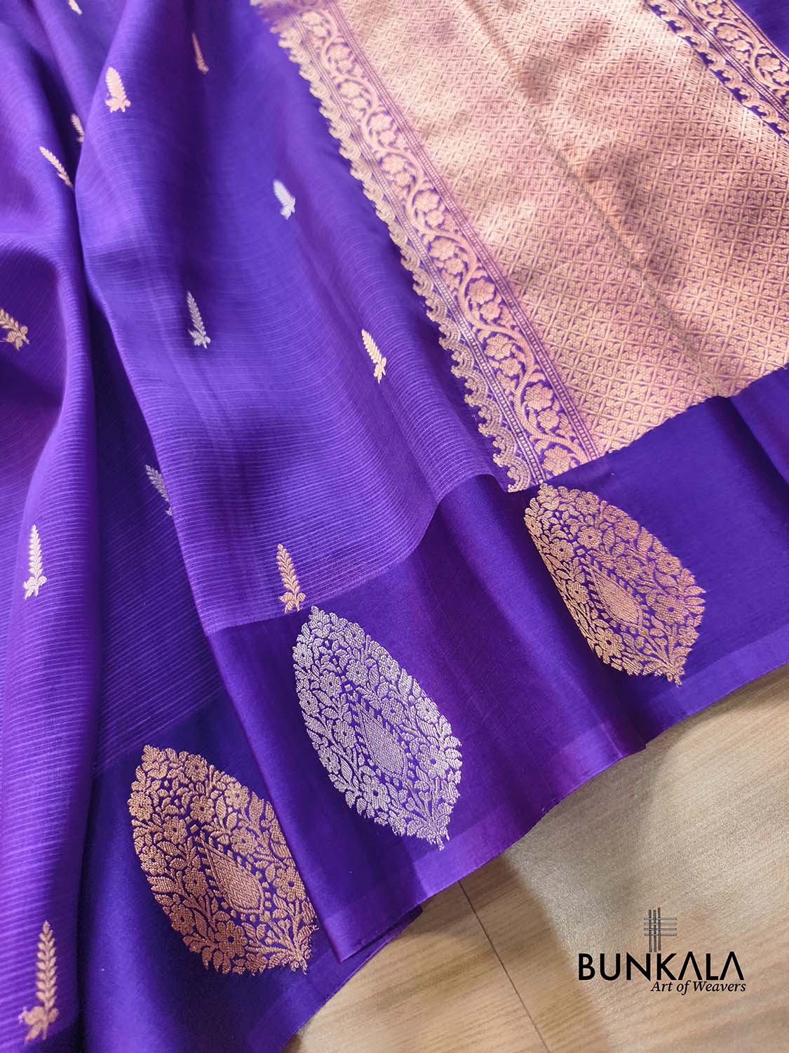 Purple Sona Rupa Zari Handweaved Kadwa Buti Banarasi Pure Organza Silk Saree with Stylish Border