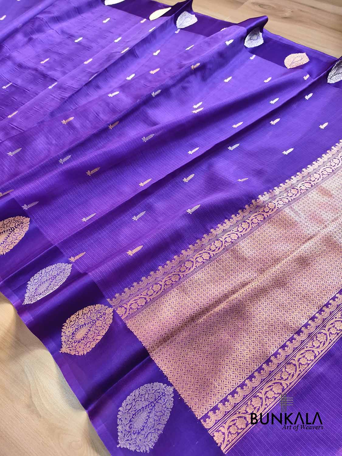 Purple Sona Rupa Zari Handweaved Kadwa Buti Banarasi Pure Organza Silk Saree with Stylish Border