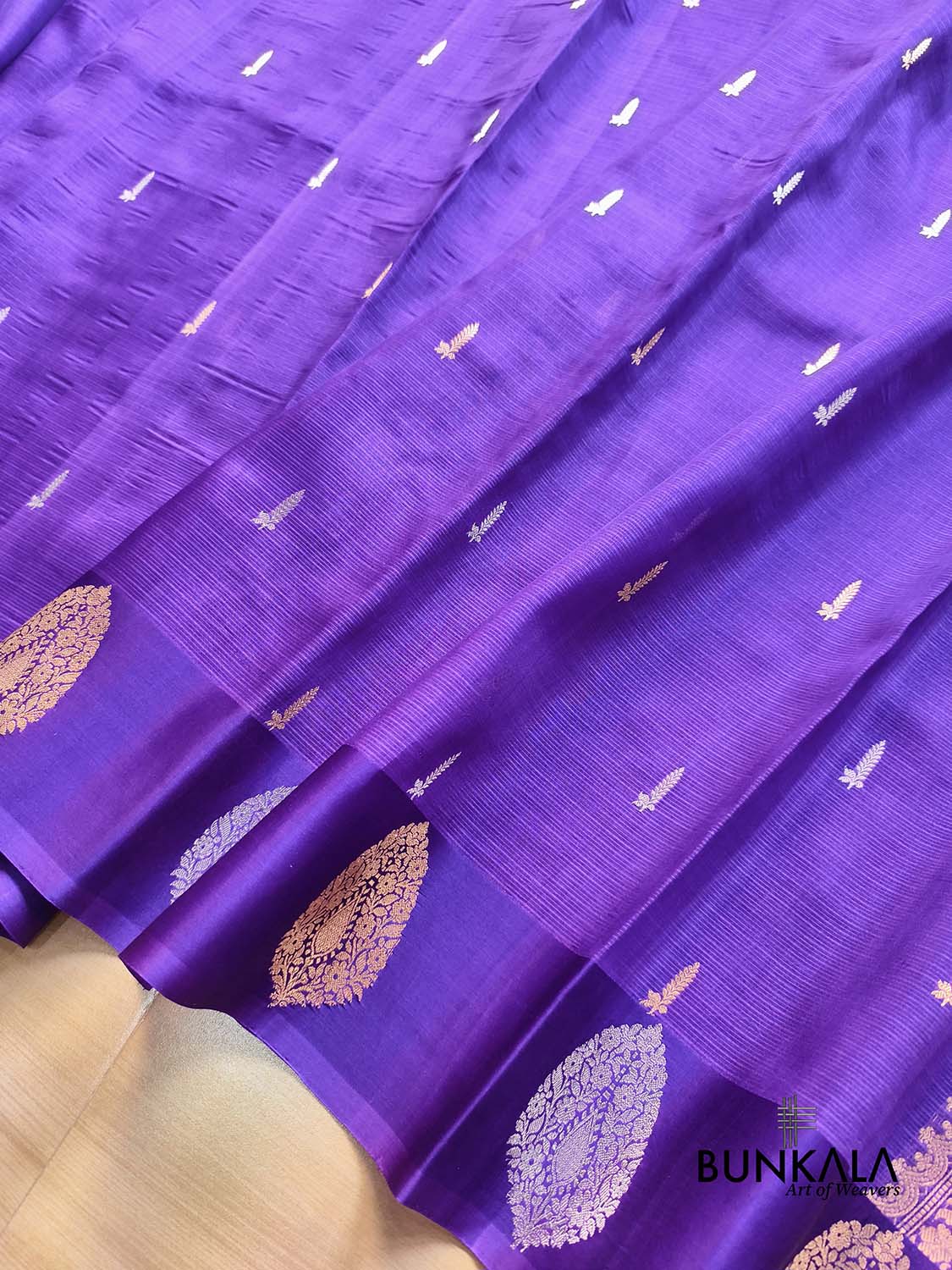 Purple Sona Rupa Zari Handweaved Kadwa Buti Banarasi Pure Organza Silk Saree with Stylish Border
