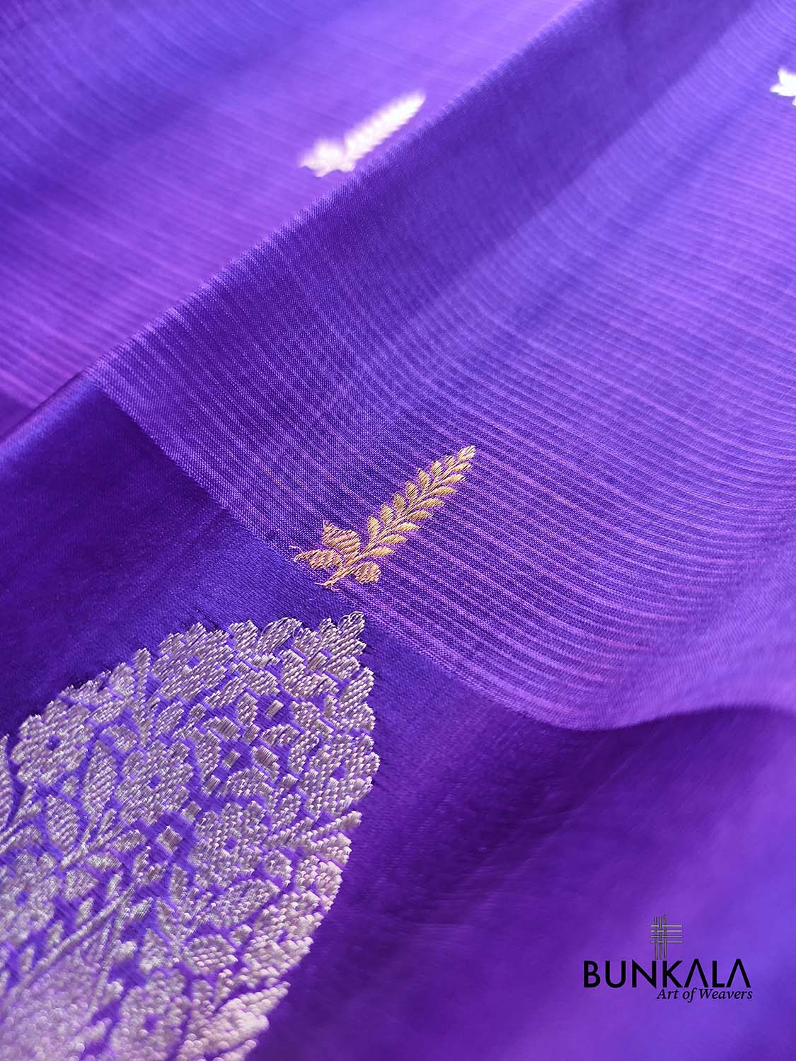 Purple Sona Rupa Zari Handweaved Kadwa Buti Banarasi Pure Organza Silk Saree with Stylish Border