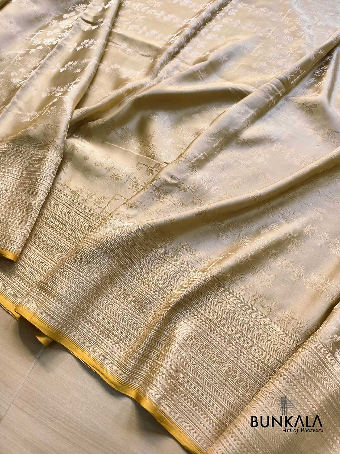 Beige Jamewar Ektara Floral Jaal Handwoven Banarasi Pure Mashru Tissue Silk Saree