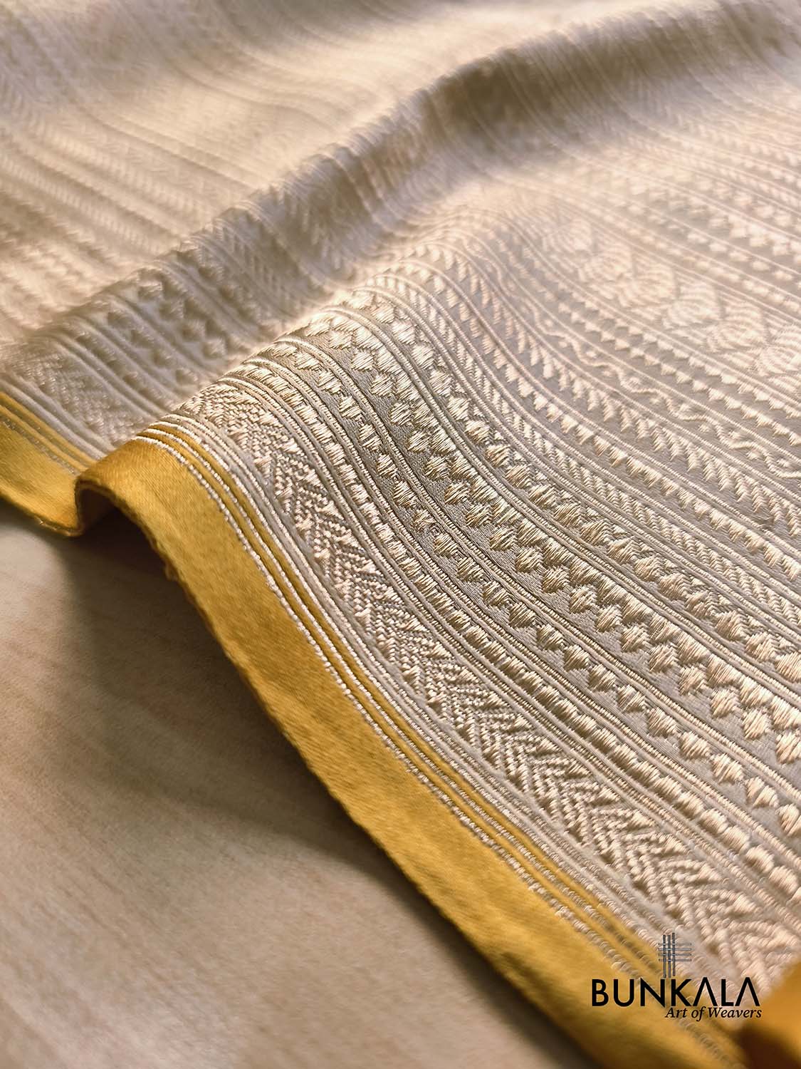 Beige Jamewar Ektara Floral Jaal Handwoven Banarasi Pure Mashru Tissue Silk Saree