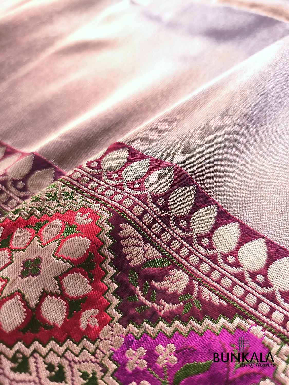 Maroon Big Patola Meenakari Border Kadwa Hand Weaved Plain Banarasi Pure Tissue Silk Saree