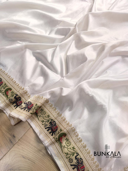 White Pure Katan Silk Hand Weaved Kadwa Meenakari Shikargha Design Plain Banarasi Saree