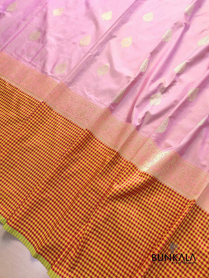Pastel Pink Checks Border Kadwa Hand Weaved Buta Banarasi Pure Katan Silk Saree