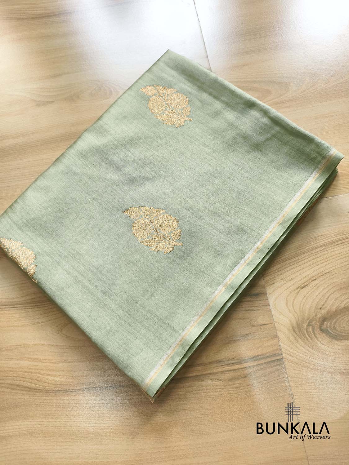 English Green Antique Zari Kadwa Handweaved Buta Banarasi Pure Chiniya Silk Borderless Saree