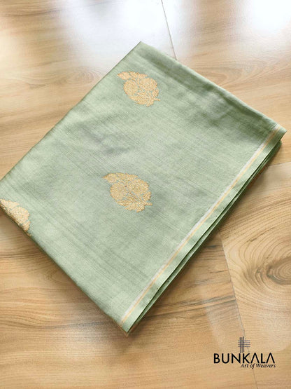 English Green Antique Zari Kadwa Handweaved Buta Banarasi Pure Chiniya Silk Borderless Saree