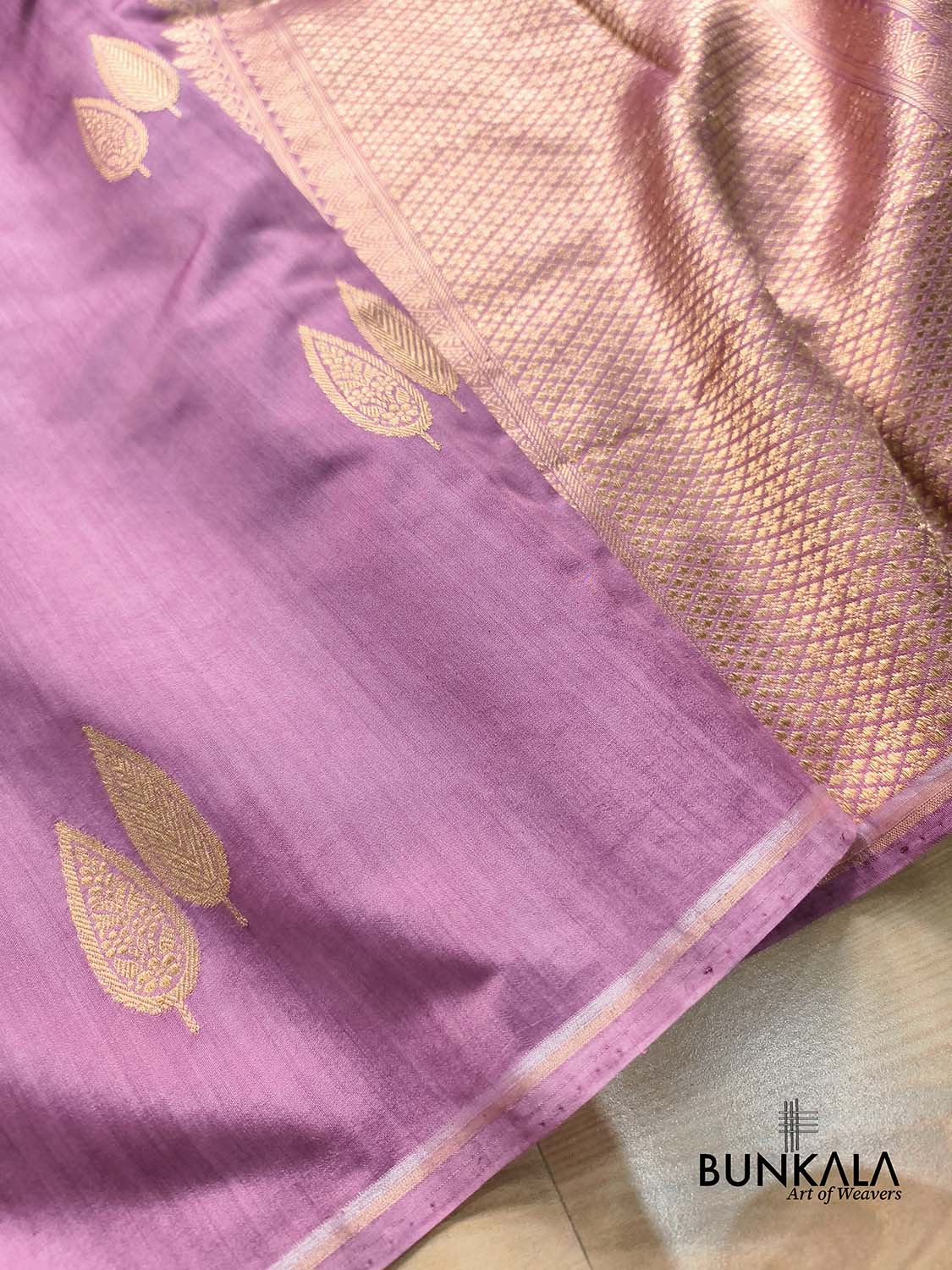 Lavender Antique Zari Kadwa Handweaved Buta Banarasi Pure Chiniya Silk Borderless Saree