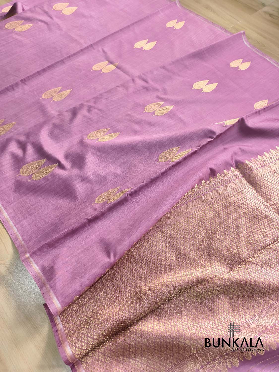Lavender Antique Zari Kadwa Handweaved Buta Banarasi Pure Chiniya Silk Borderless Saree