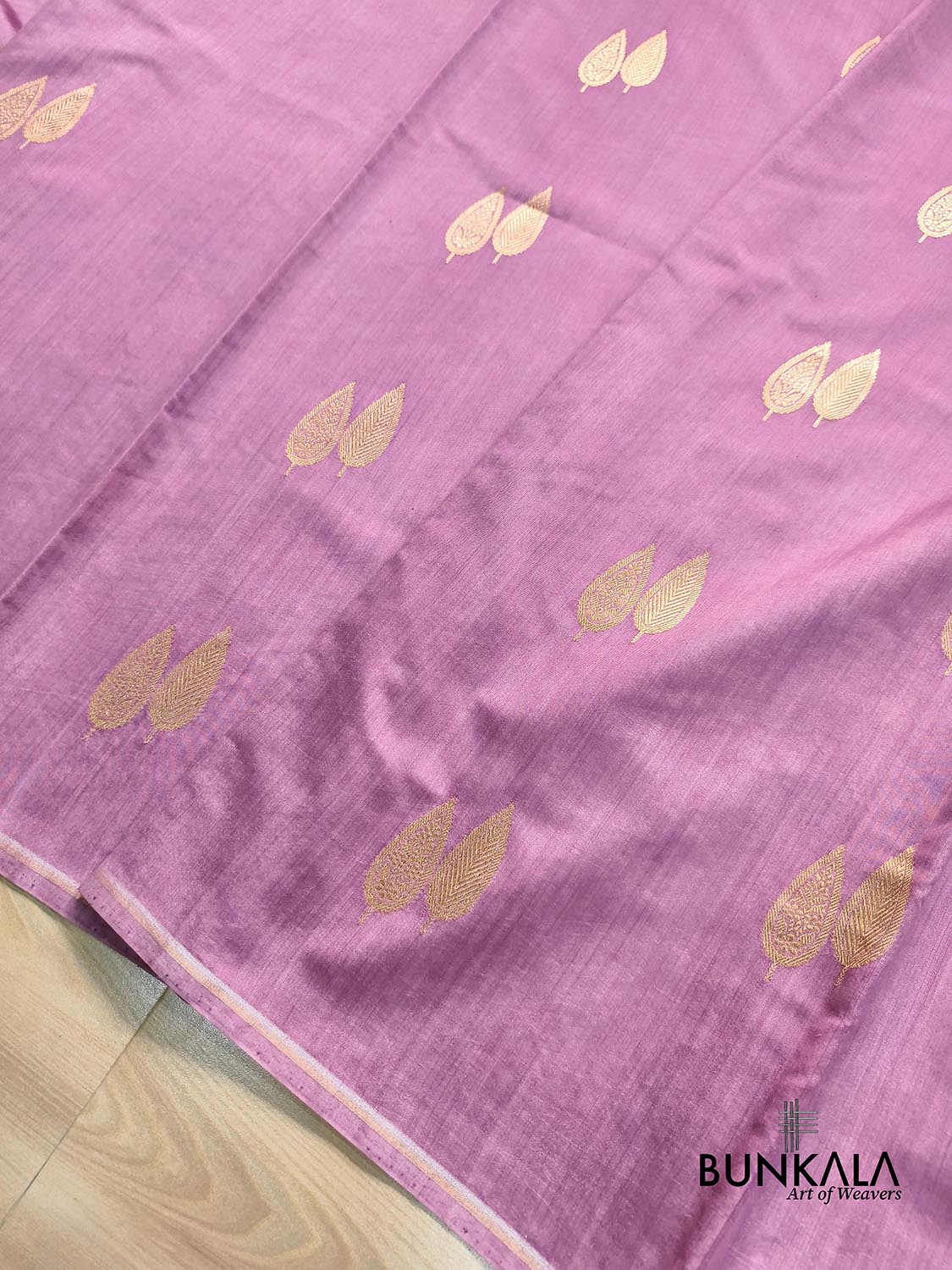 Lavender Antique Zari Kadwa Handweaved Buta Banarasi Pure Chiniya Silk Borderless Saree