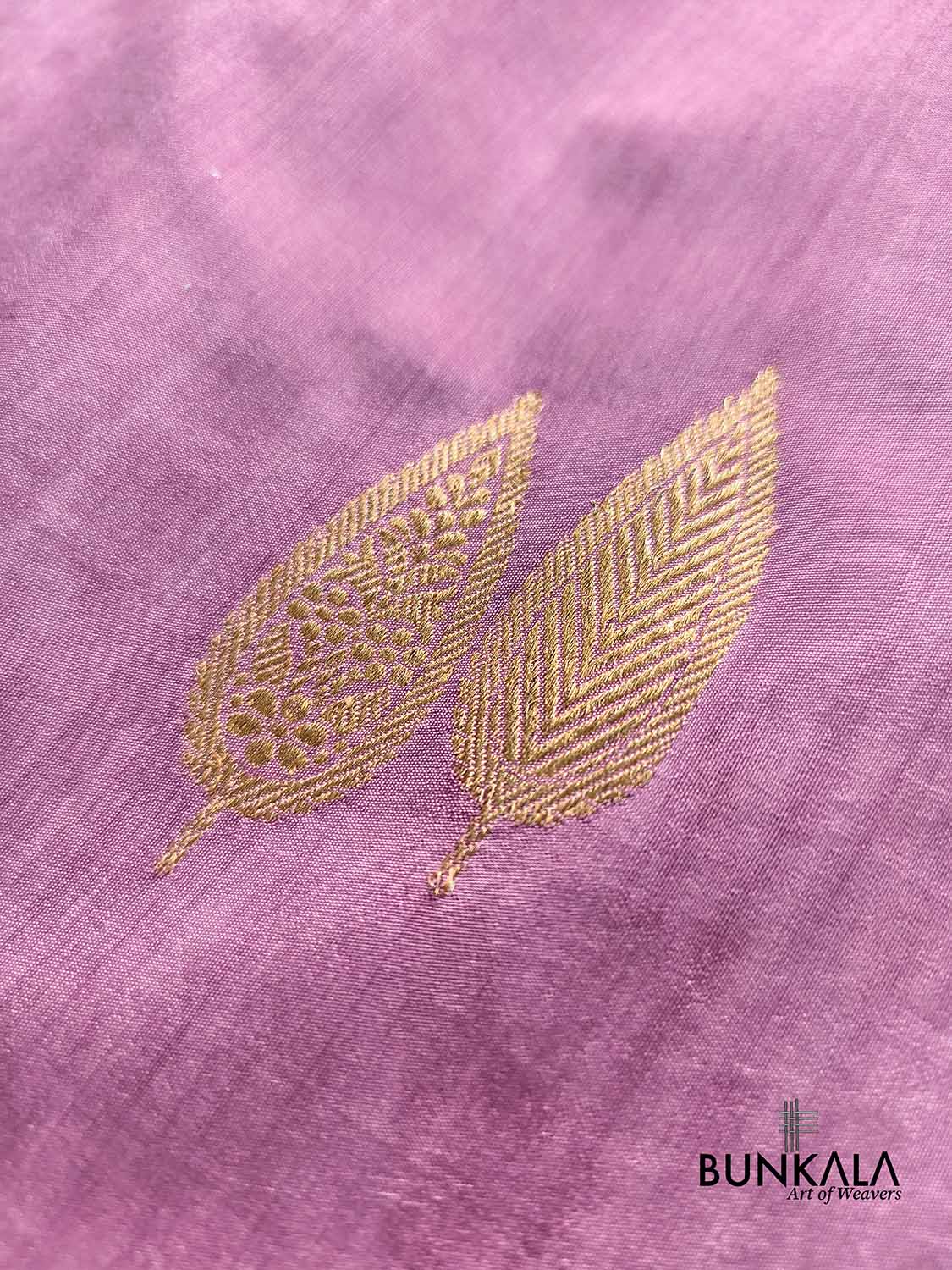 Lavender Antique Zari Kadwa Handweaved Buta Banarasi Pure Chiniya Silk Borderless Saree