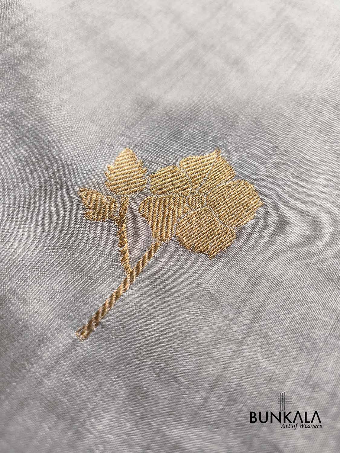Grey Antique Zari Kadwa Handweaved Buta Banarasi Pure Chiniya Silk Borderless Saree