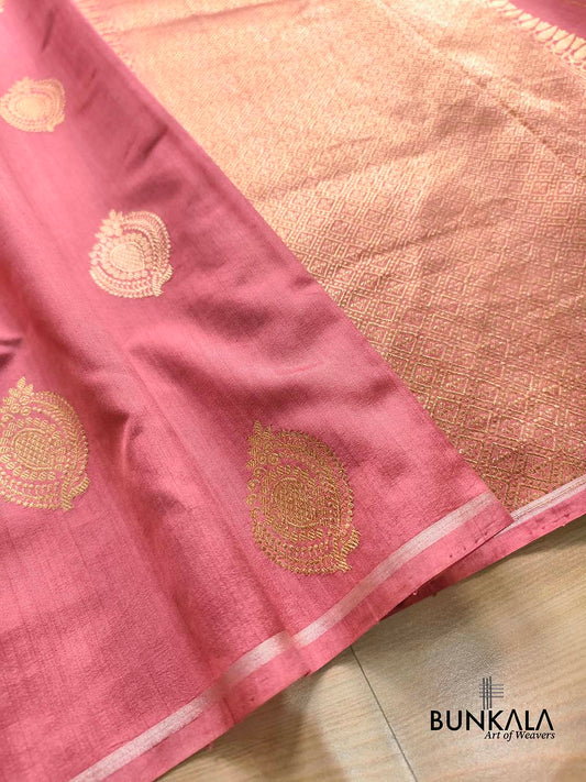 Peach Pink Antique Zari Kadwa Handweaved Buta Banarasi Pure Chiniya Silk Borderless Saree