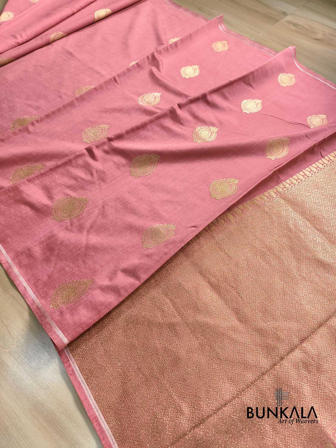 Peach Pink Antique Zari Kadwa Handweaved Buta Banarasi Pure Chiniya Silk Borderless Saree