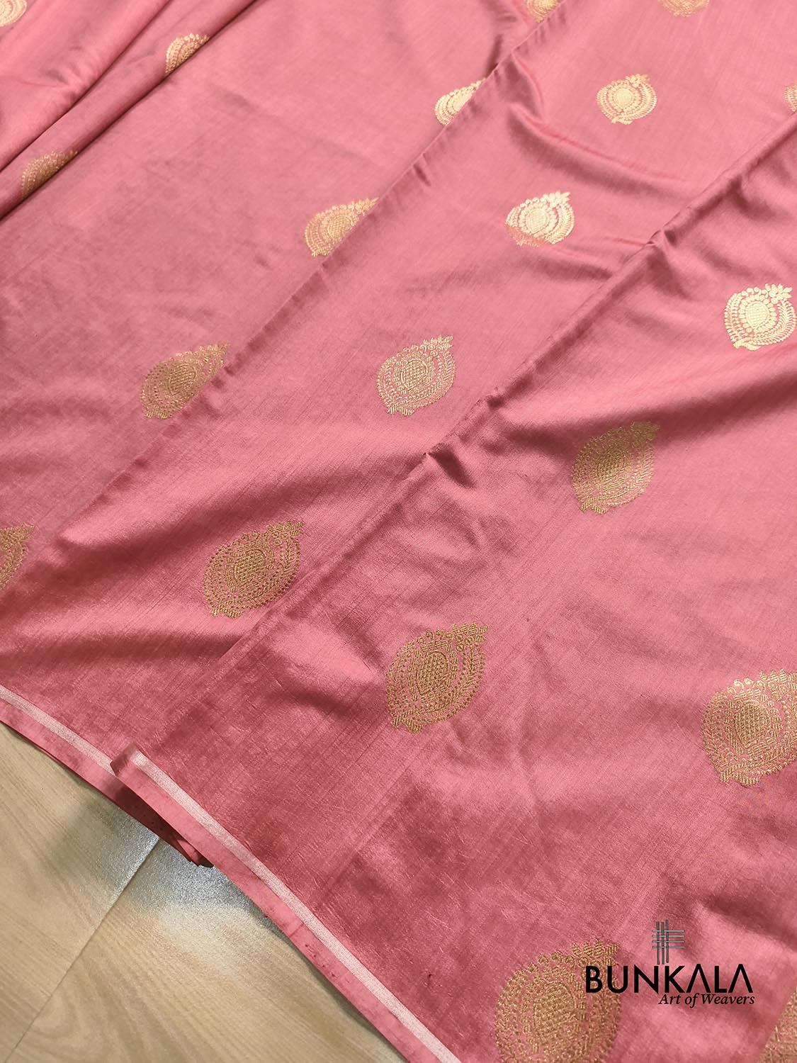 Peach Pink Antique Zari Kadwa Handweaved Buta Banarasi Pure Chiniya Silk Borderless Saree