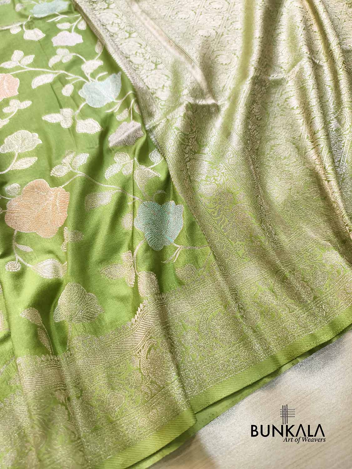 Apple Green Meenakari Big Leaf Jaal Weaved Banarasi Silk Saree