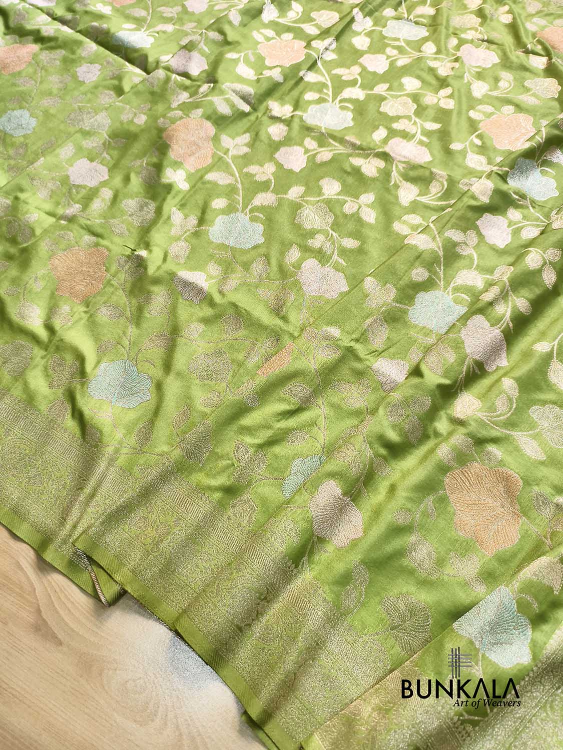 Apple Green Meenakari Big Leaf Jaal Weaved Banarasi Silk Saree