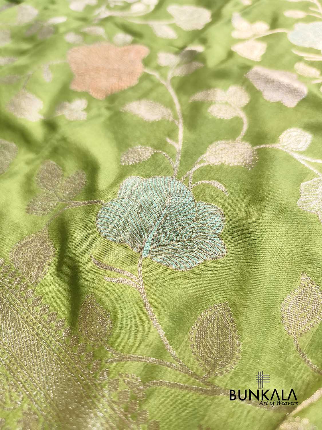 Apple Green Meenakari Big Leaf Jaal Weaved Banarasi Silk Saree