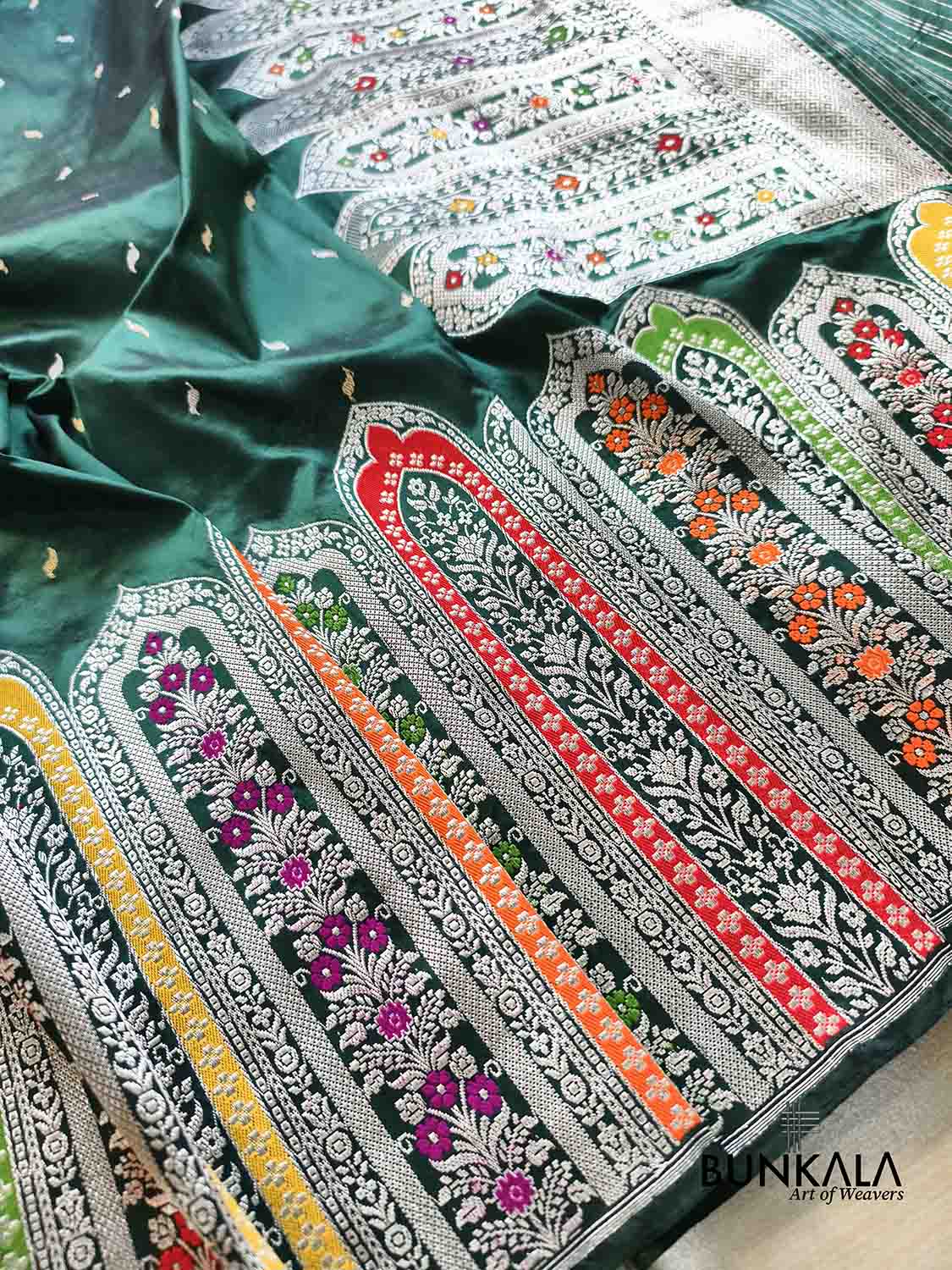 Bottle Green Meenakari Silver Zari Big Border Kadwa Handweaved Banarasi Pure Katan Silk Saree