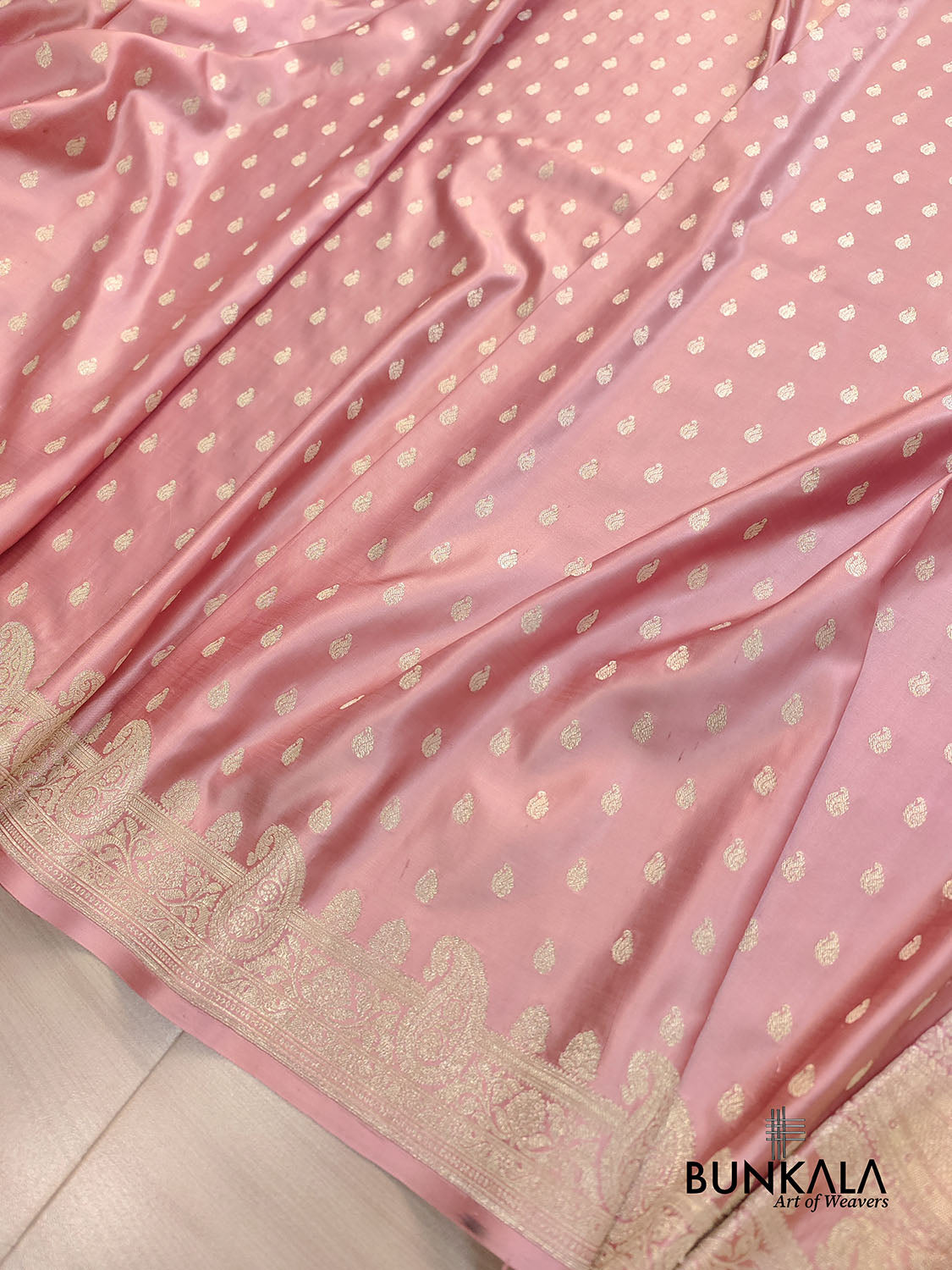 Peach Pink Paisley Border Handloom Banarasi Pure Mashru Satin Saree