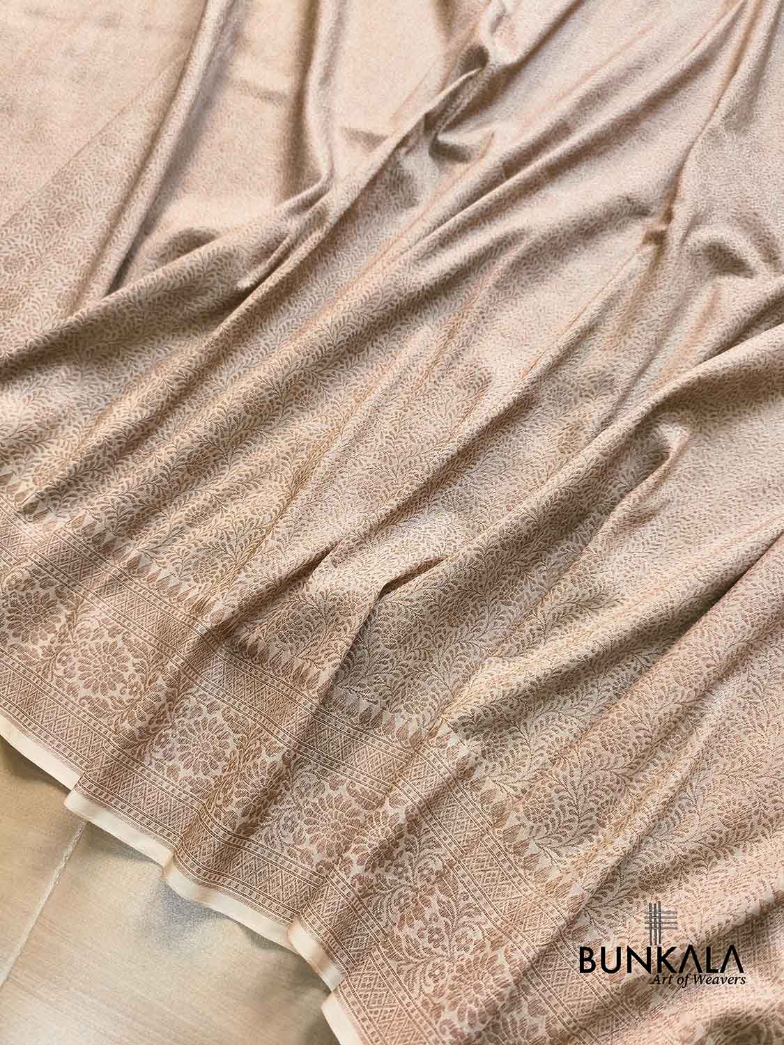 Off White Brocade Antique Zari Weaved Banarasi Resham Silk Saree Floral Border