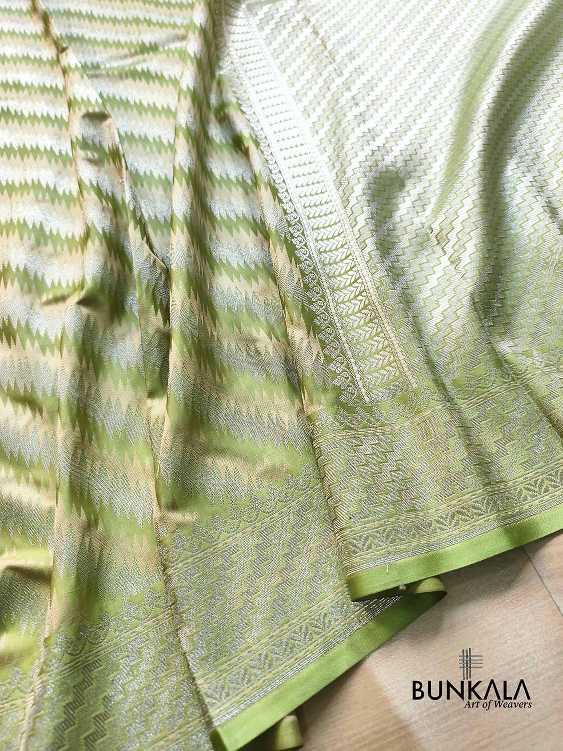 Pistachio Green Jamewar Weaved Geormetric Zig Zag Pattern Banarasi Mashru Silk Saree