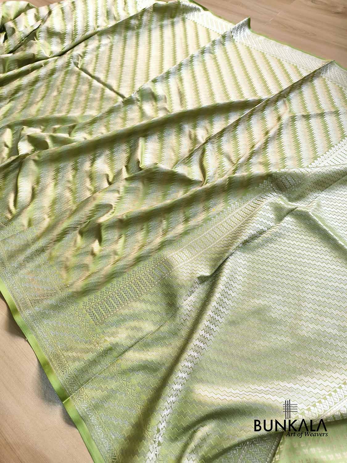 Pistachio Green Jamewar Weaved Geormetric Zig Zag Pattern Banarasi Mashru Silk Saree