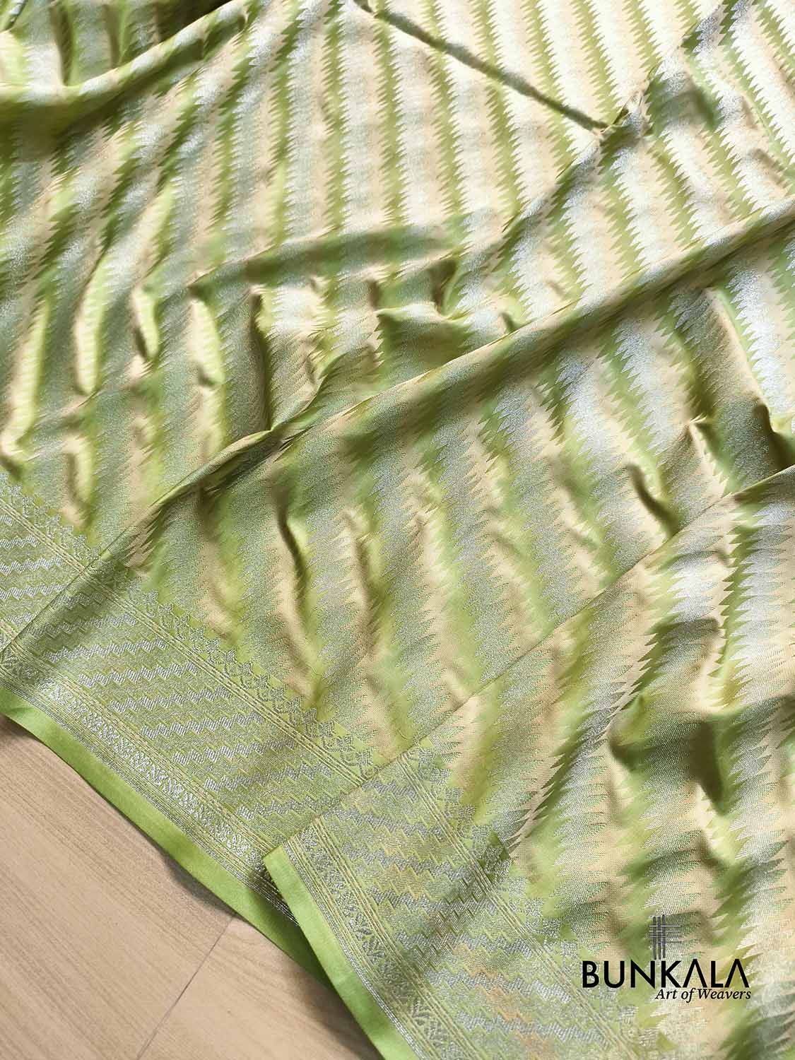 Pistachio Green Jamewar Weaved Geormetric Zig Zag Pattern Banarasi Mashru Silk Saree