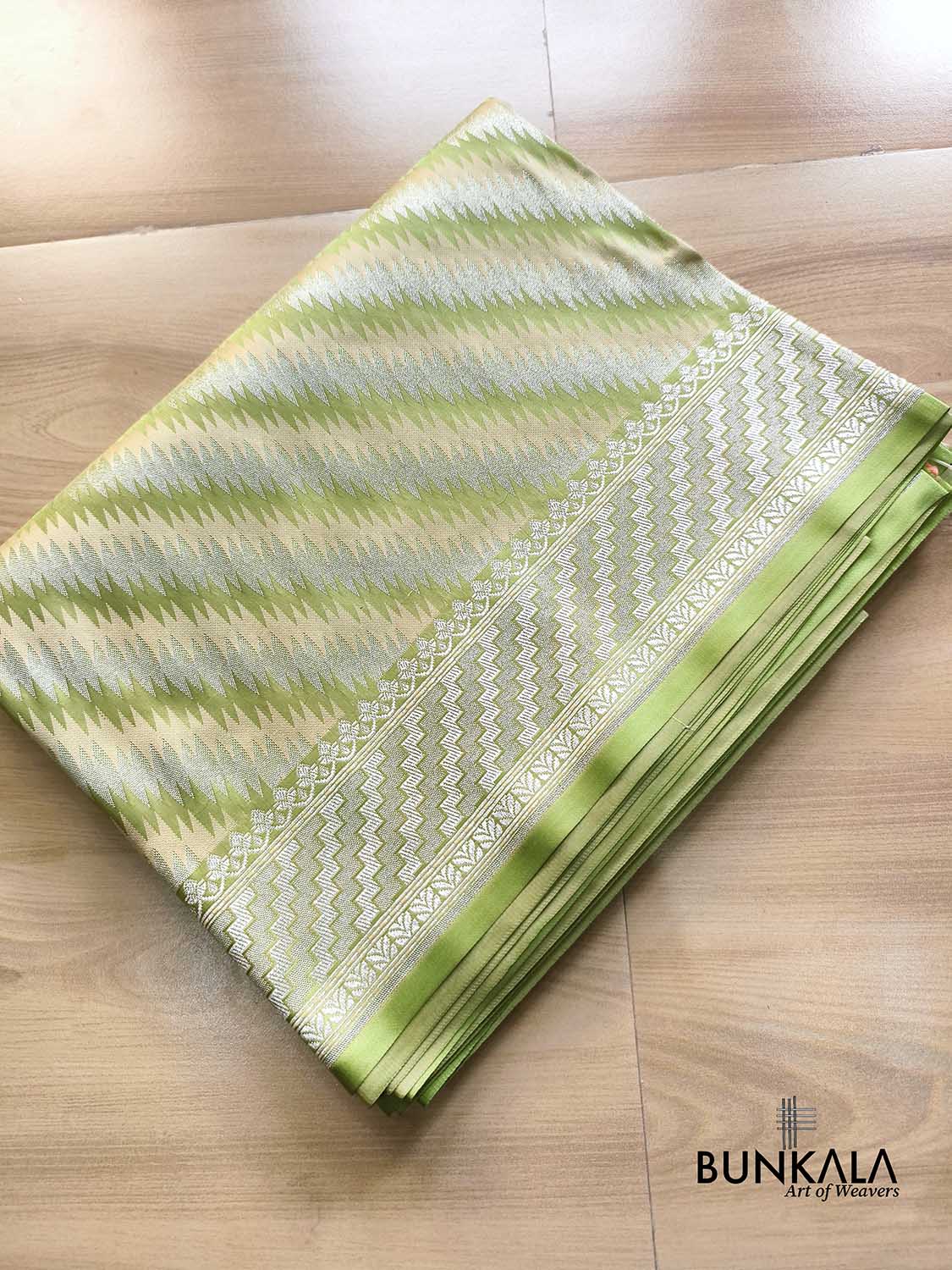 Pistachio Green Jamewar Weaved Geormetric Zig Zag Pattern Banarasi Mashru Silk Saree