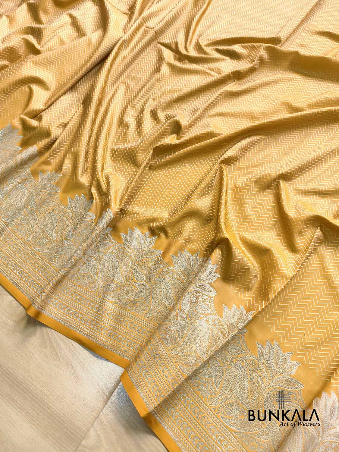 Mustard Yellow Jamewar Weaved Zig Zag Pattern Banarasi Mashru Silk Saree