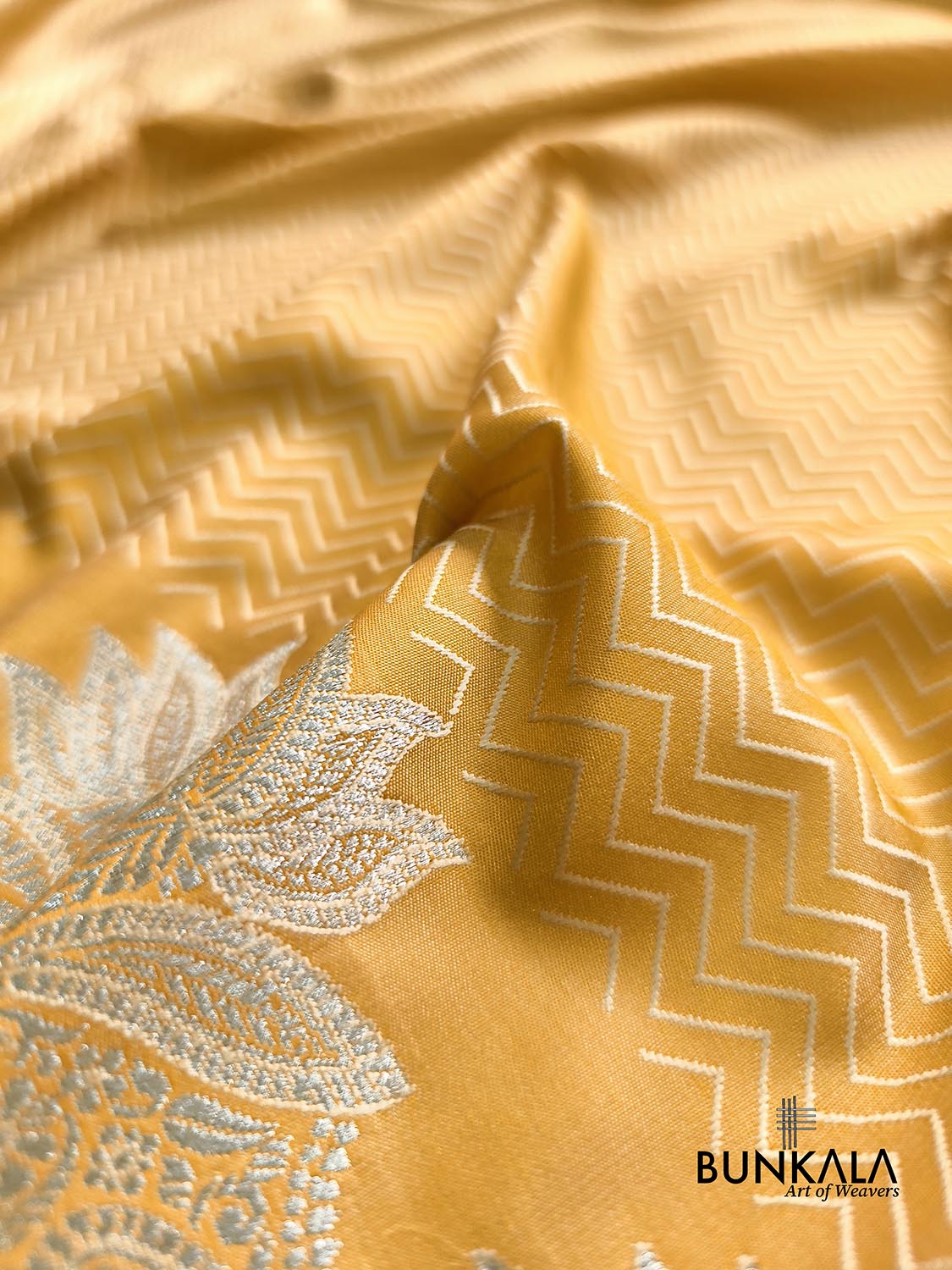 Mustard Yellow Jamewar Weaved Zig Zag Pattern Banarasi Mashru Silk Saree