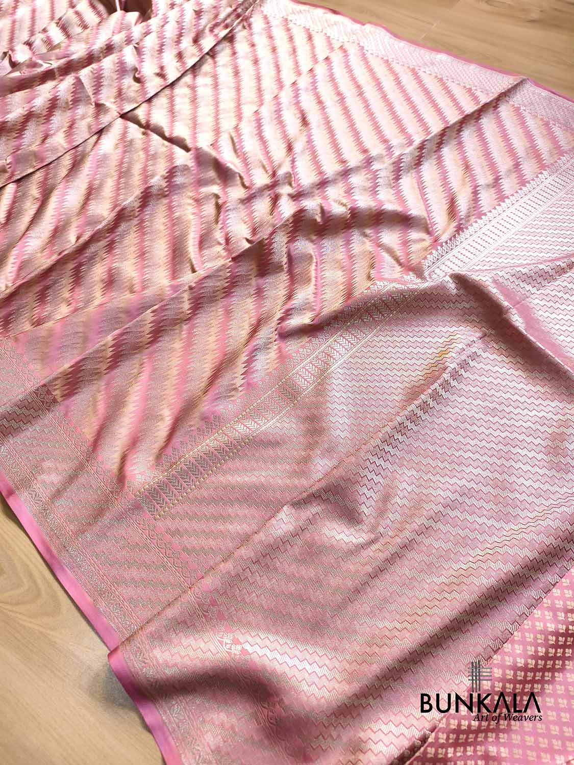Salmon Pink Jamewar Weaved Geormetric Zig Zag Pattern Banarasi Mashru Silk Saree