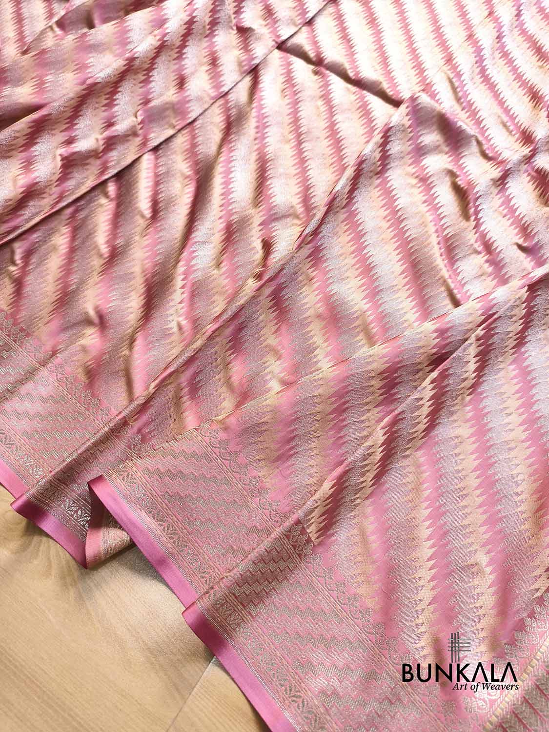 Salmon Pink Jamewar Weaved Geormetric Zig Zag Pattern Banarasi Mashru Silk Saree