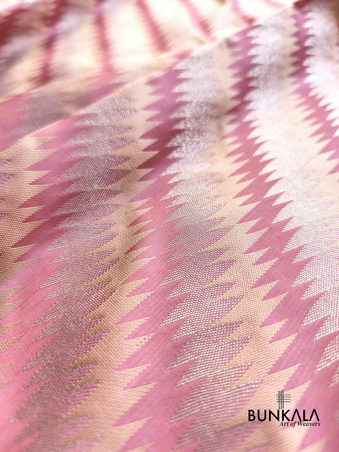 Salmon Pink Jamewar Weaved Geormetric Zig Zag Pattern Banarasi Mashru Silk Saree