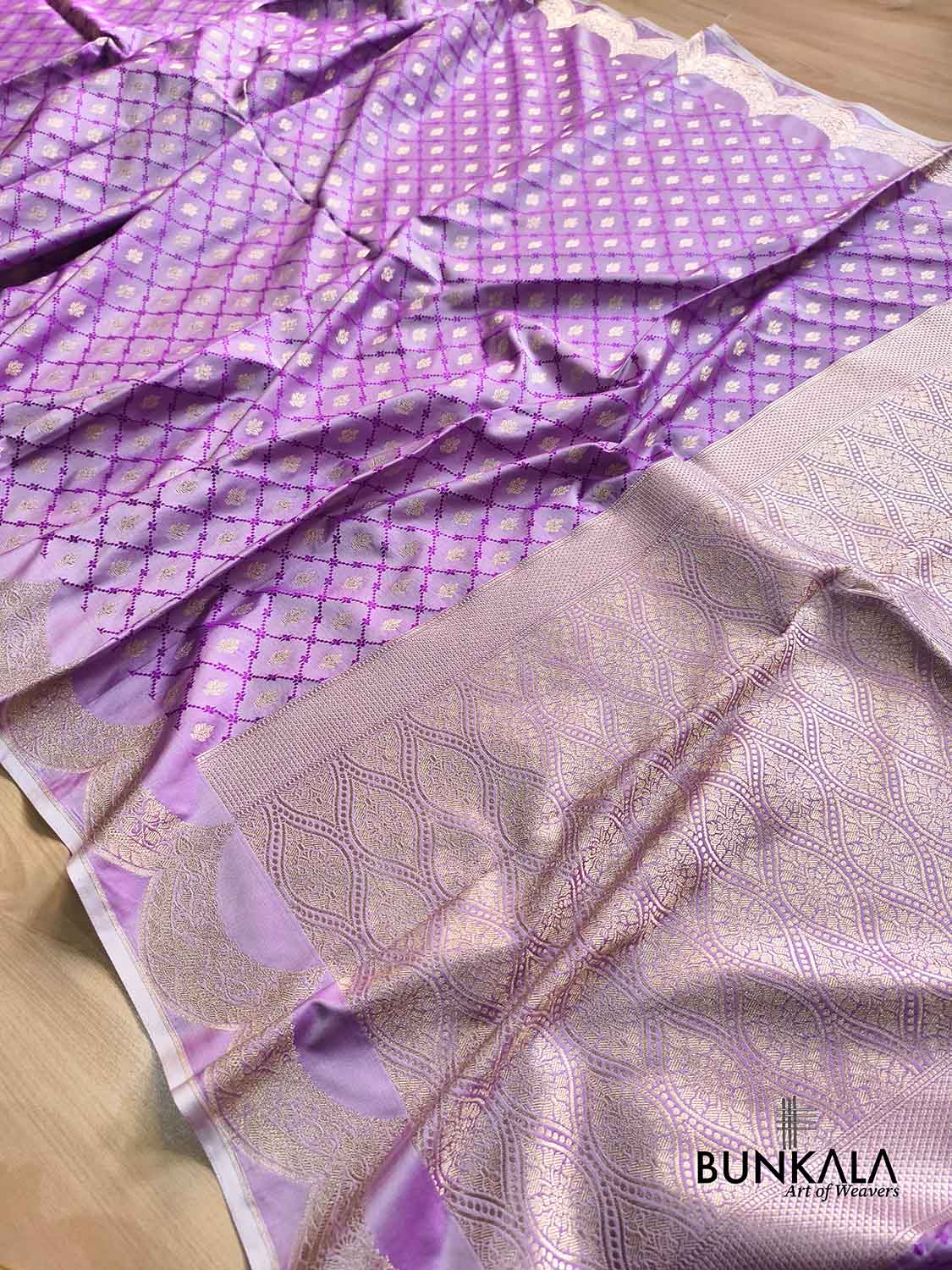 Lavender Scalloped Border Jamewar Weaved Buti Jaal Banarasi Mashru Silk Saree