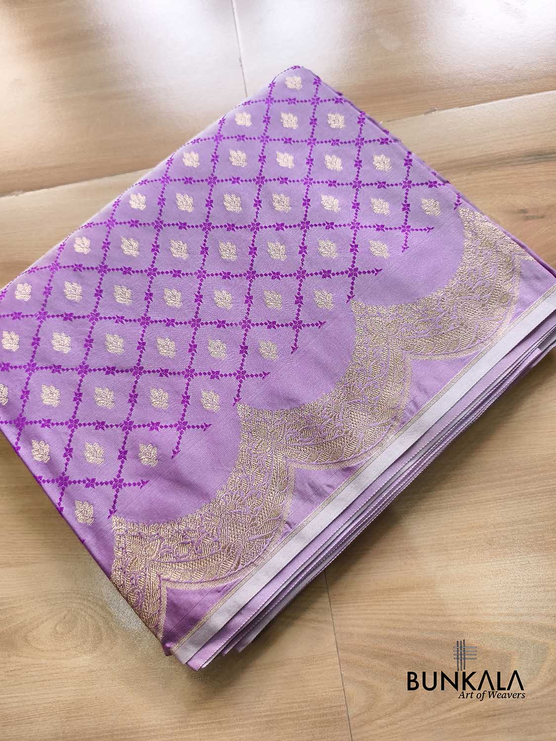 Lavender Scalloped Border Jamewar Weaved Buti Jaal Banarasi Mashru Silk Saree