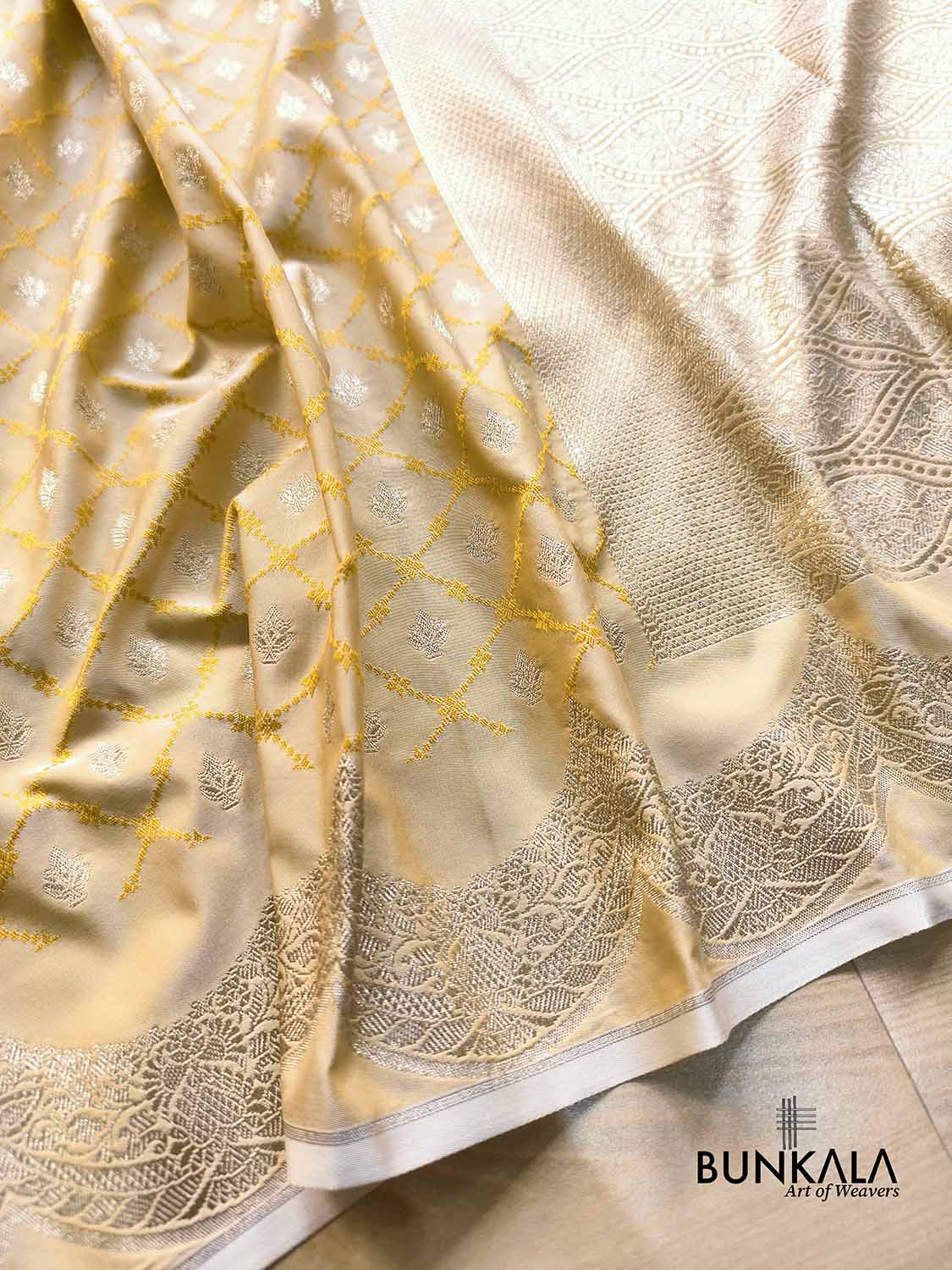 Pastel Yellow Scalloped Border Jamewar Weaved Buti Jaal Banarasi Mashru Silk Saree